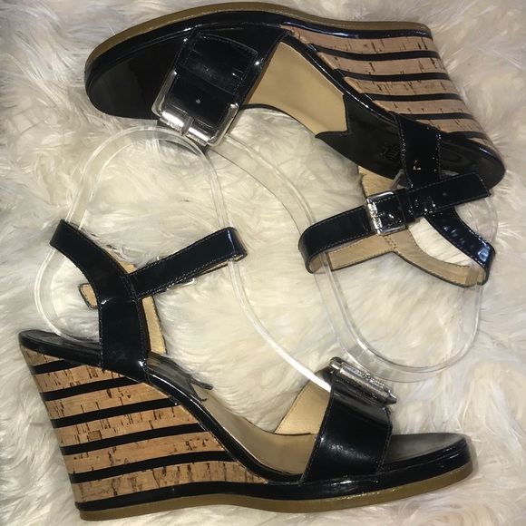 MICHAEL KORS PATENT LEATHER CORK WEDGE HEEL SANDAL - Picture 4 of 5